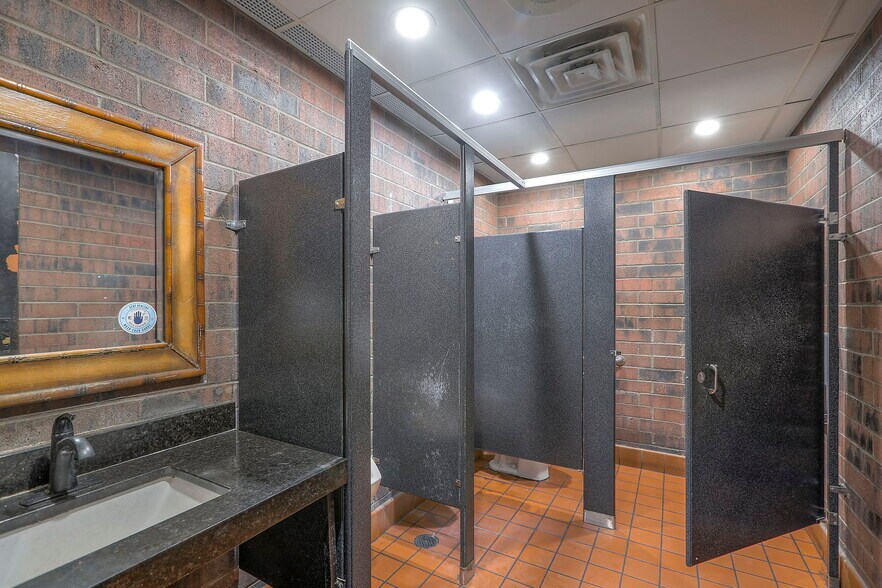 More Photos Of 330 E 135th St, Kansas City Restaurant For Sale