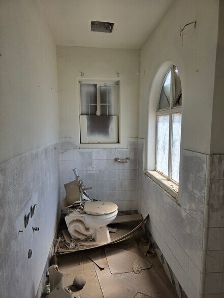 More Photos Of 113 S 6th Ave, Barstow Religious Facility For Sale