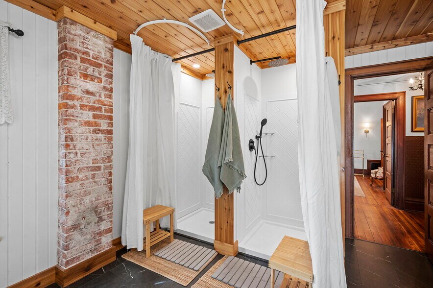 More Photos Of 610 W Washington St, Sandusky Specialty For Sale