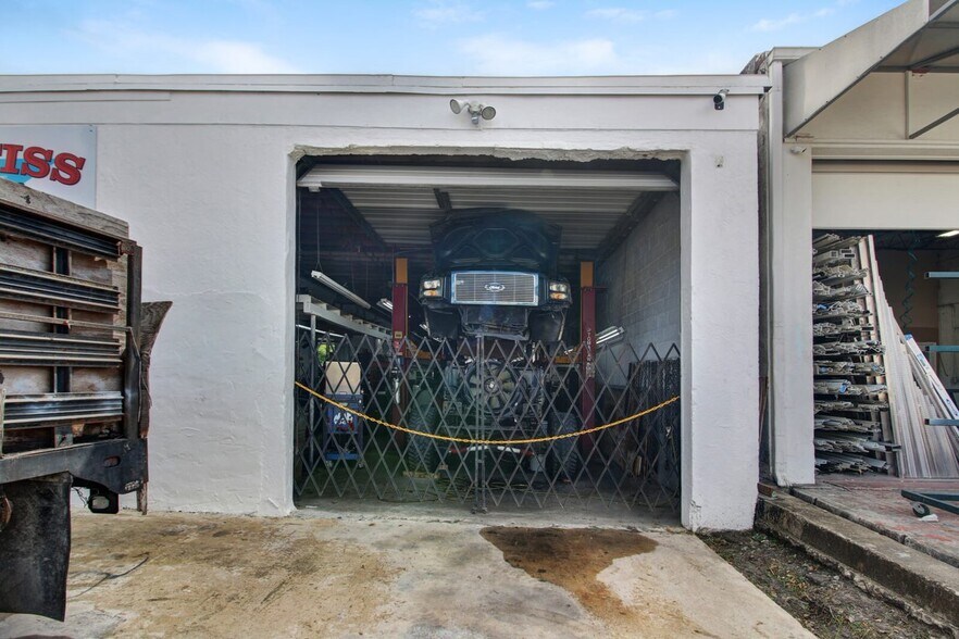 More Photos Of 313 SW 13th Ave, Pompano Beach Service For Lease