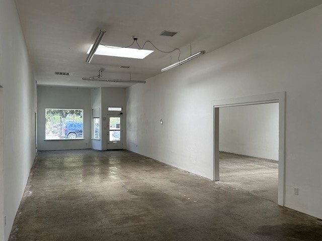 More Photos Of 11012 Magnolia Blvd, North Hollywood Storefront For Lease