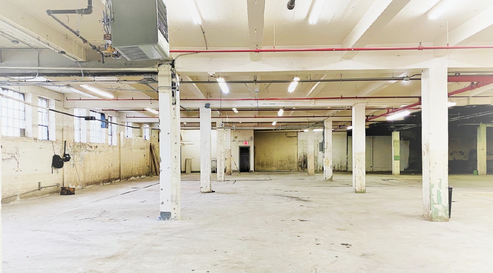 More Photos Of 32-31 57th St, Woodside Warehouse For Lease