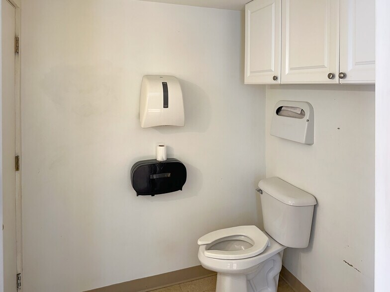 More Photos Of 31 Central Square, Troy Storefront Retail Residential For Lease