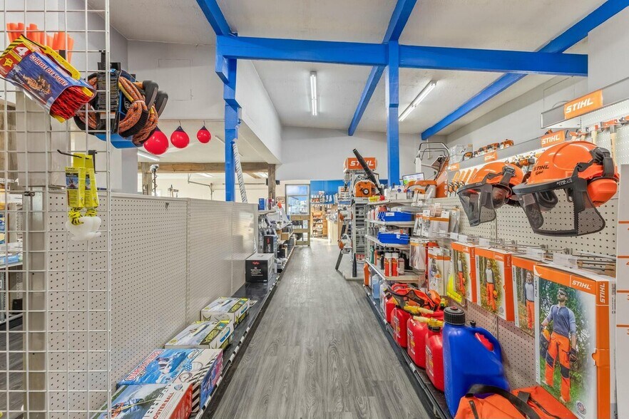 More Photos Of 1810 SW Highway 97, Madras Auto Dealership For Sale