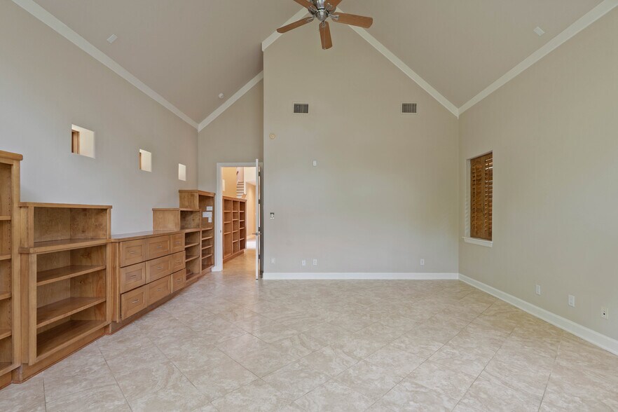 More Photos Of 16621 Hereford Dr, Tomball Flex For Sale