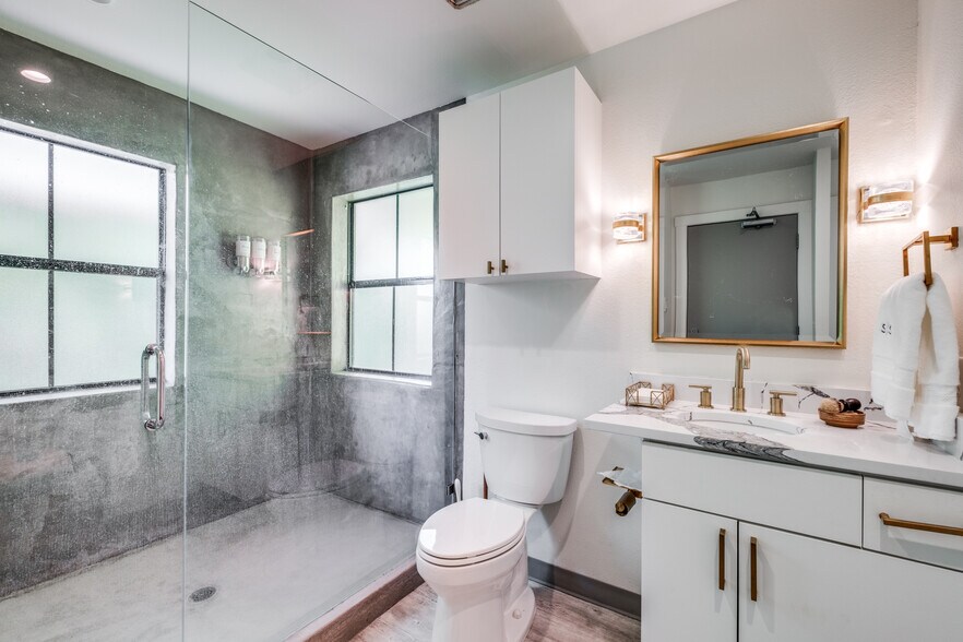 More Photos Of 3006 Cole Ave, Dallas Office For Sale