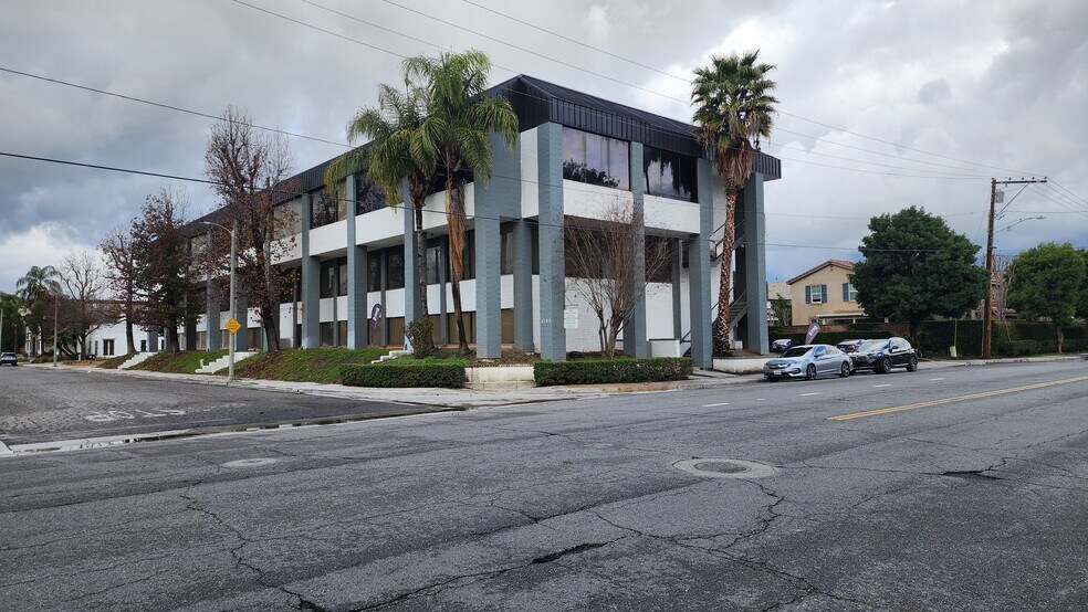 More Photos Of 4505 Allstate Dr, Riverside Office Residential For Sale