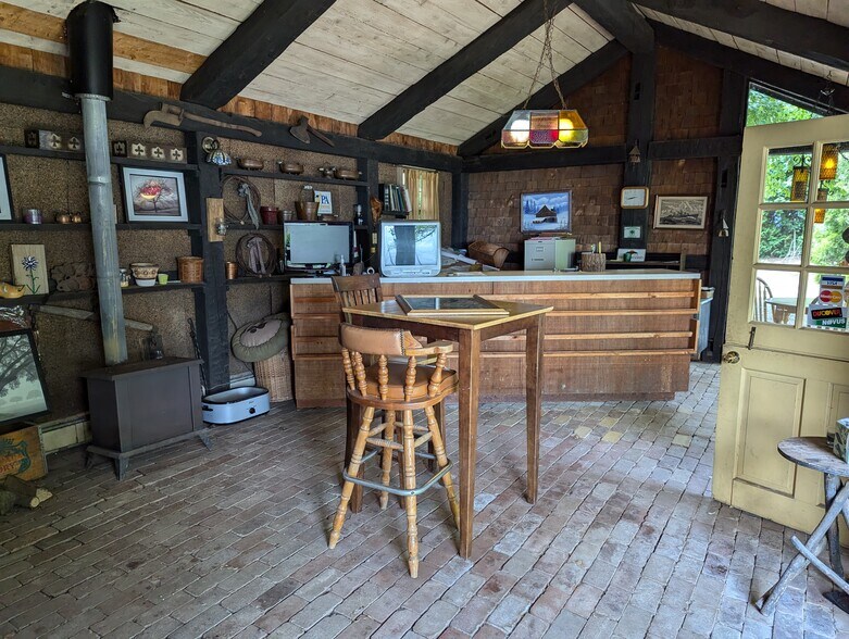 More Photos Of 684 Miller Picking Rd, Davidsville Specialty For Sale