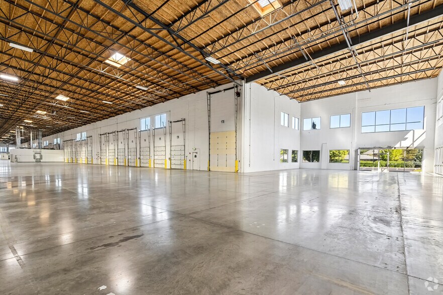 More Photos Of 3401 96th St S, Lakewood Distribution For Lease