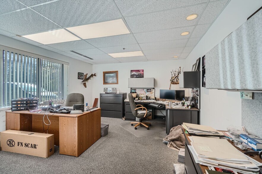 More Photos Of 2075 Prosperity Rd, Saint Paul Light Distribution For Sale