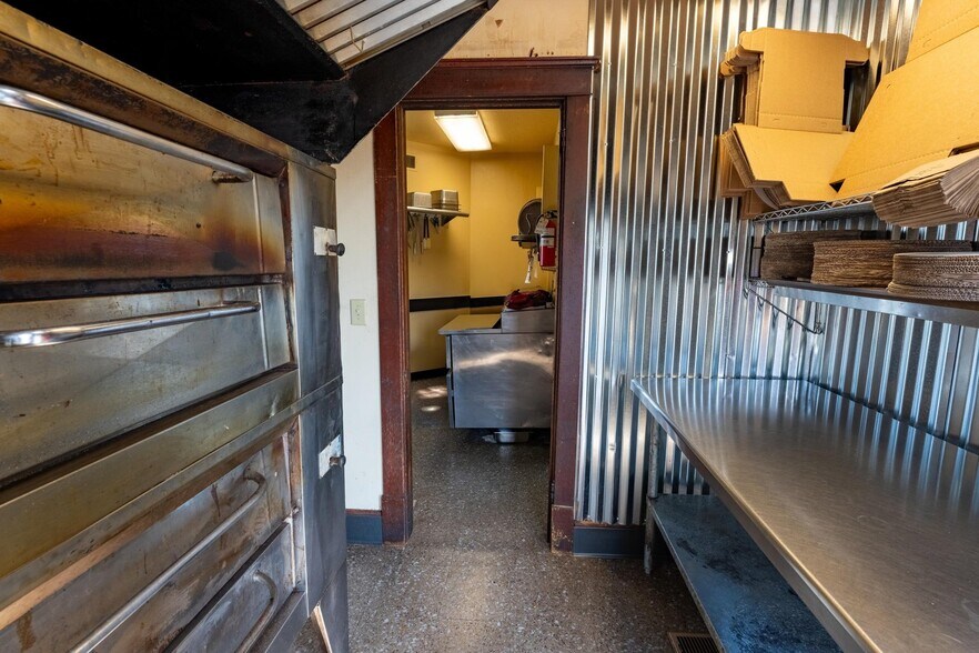 More Photos Of 507 W Wisconsin St, Sparta Flex For Sale