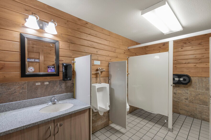 More Photos Of 14351 NE 78th St, Foley Restaurant For Sale