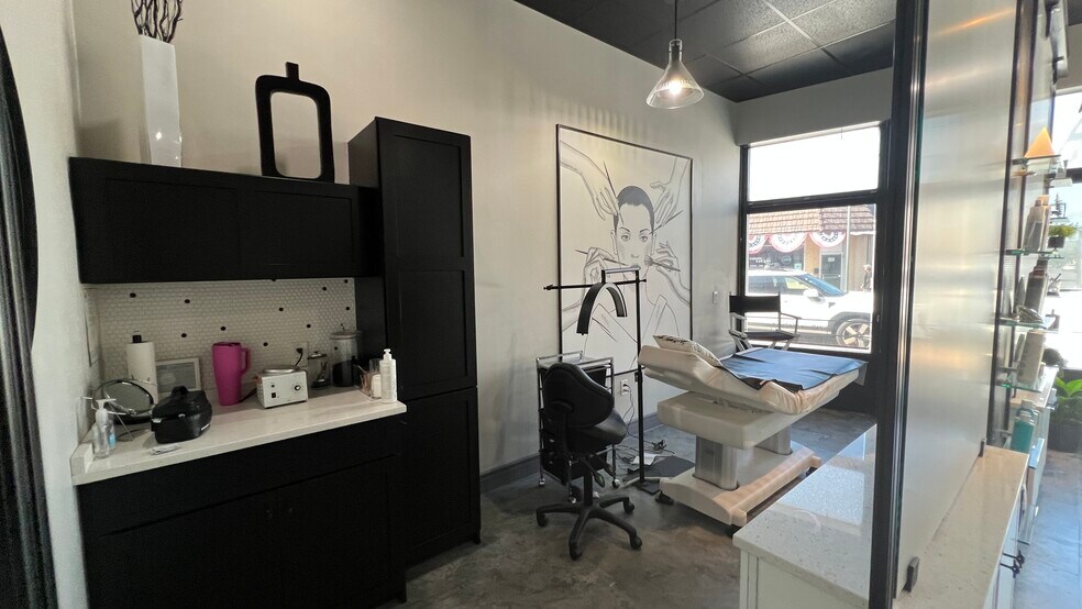 More Photos Of 2115 Bedford Ave, Bellmore Freestanding For Lease