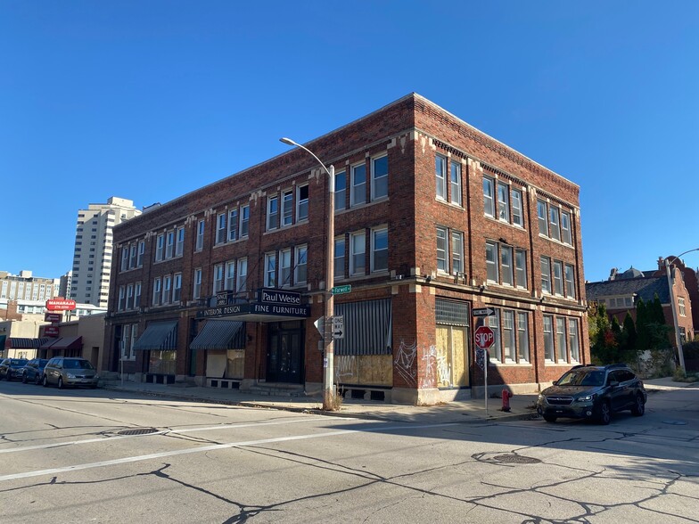 Primary Photo Of 1534 N Farwell Ave, Milwaukee Freestanding For Sale