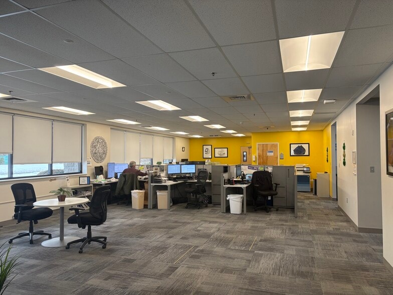 More Photos Of 260-300 Griffith Rd, Chicopee Warehouse For Lease