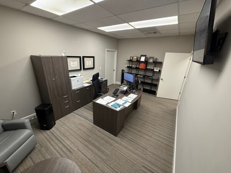 More Photos Of 1635 McFarland Blvd N, Tuscaloosa Office For Lease