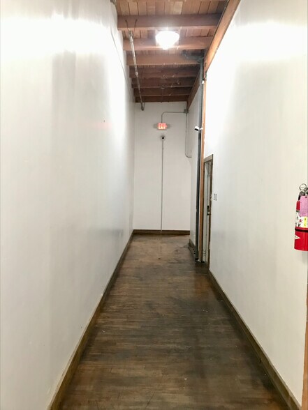 More Photos Of 2000-2010 W 62nd St, Los Angeles Warehouse For Sale
