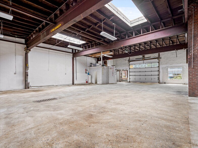 More Photos Of 13 Central Ave, Weaverville Freestanding For Lease