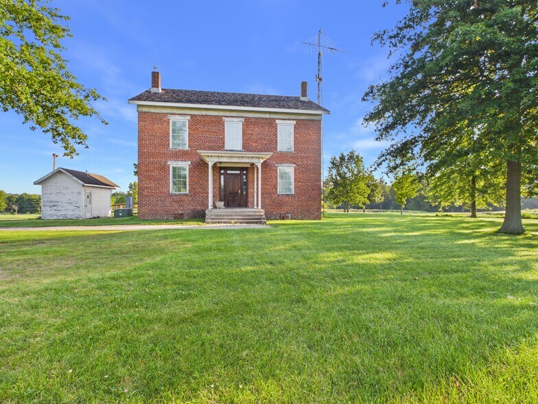 More Photos Of 7453 400 S, Marion Sports And Entertainment For Sale