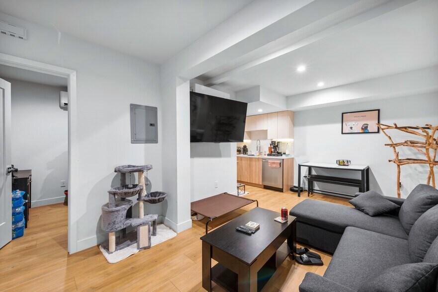 More Photos Of 473 E 55th St, Long Beach Apartments For Sale