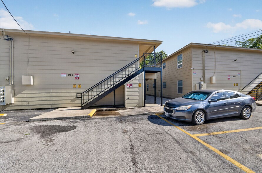 More Photos Of 926 Drury Ln, San Antonio Apartments For Sale