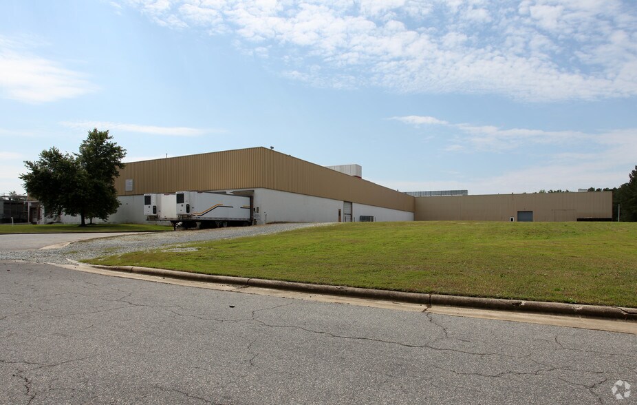 More Photos Of 3440 Industrial Dr, Durham Distribution For Lease
