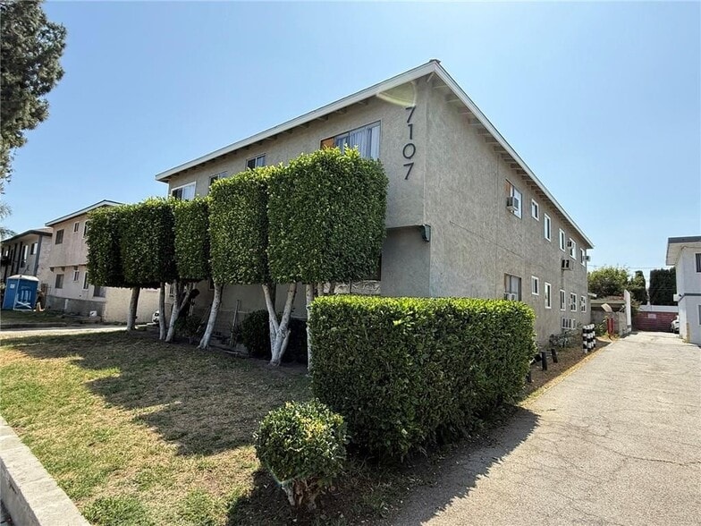 More Photos Of 7107 Coldwater Canyon Ave, North Hollywood Apartments For Sale