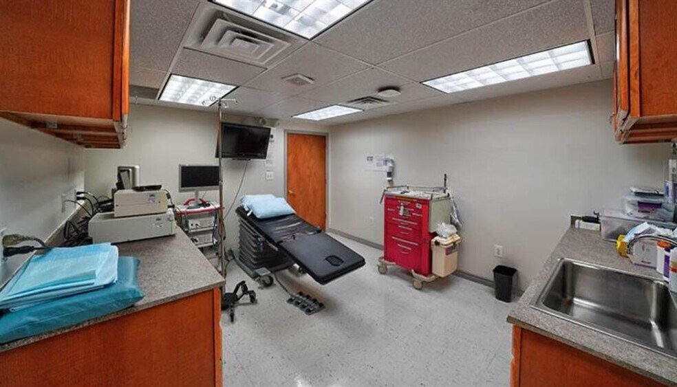 More Photos Of 3041 Avenue U, Brooklyn Medical For Lease