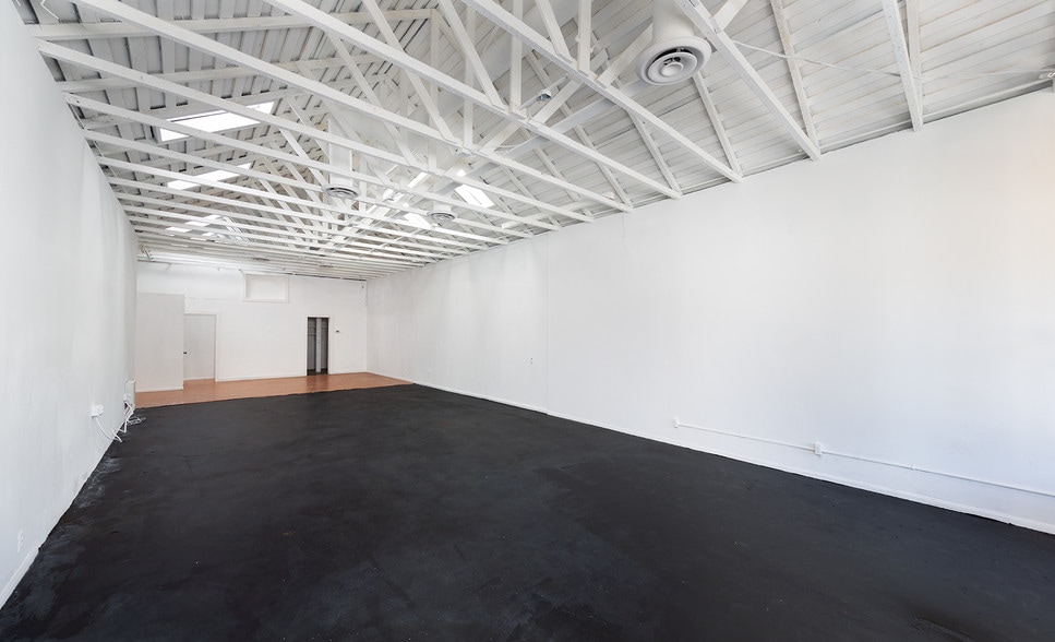 More Photos Of 2711 Main St, Santa Monica Storefront For Lease