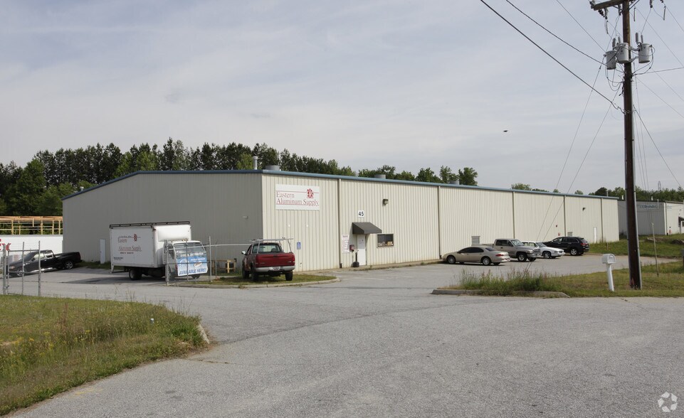 More Photos Of 45 Freedom Ct, Greer Unknown For Lease