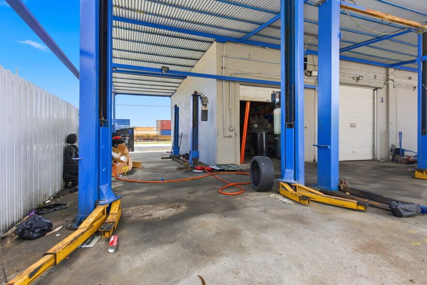 More Photos Of 612 N Dixie Hwy, Hollywood Auto Repair For Lease