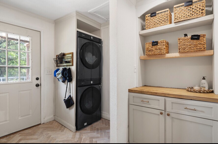 More Photos Of 301 Avenue I, Valley Mills Specialty For Sale