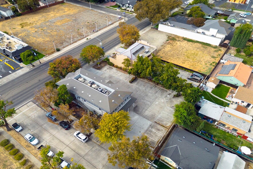 More Photos Of 403 W 11th St, Tracy Office For Sale