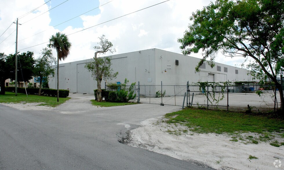 More Photos Of 4705 NW 132nd St, Miami Warehouse For Lease