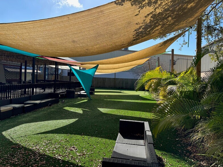 More Photos Of 8804 66th St N, Pinellas Park Bar For Lease