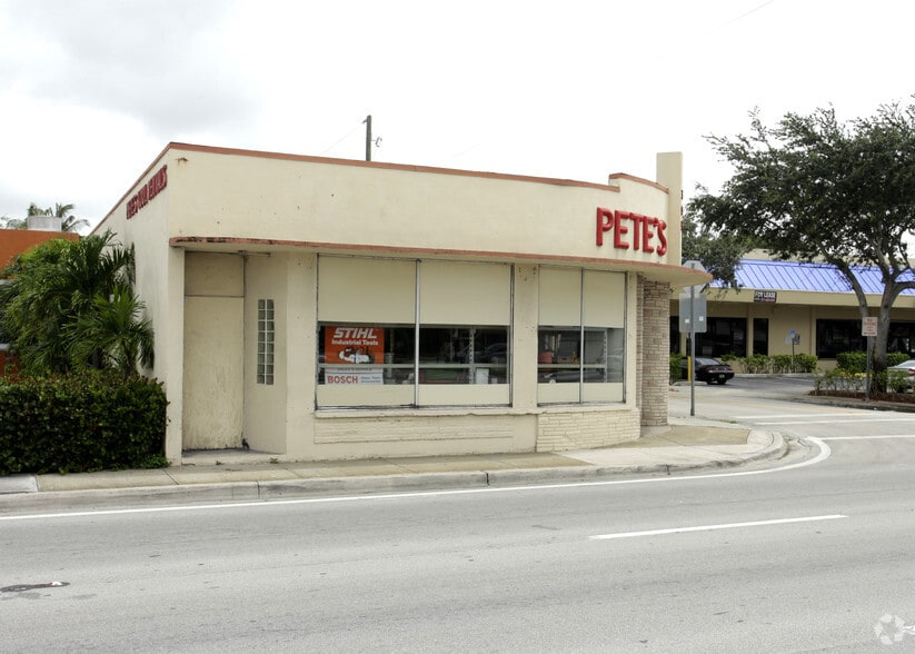 More Photos Of 395 NE 167th St, Miami General Retail For Lease