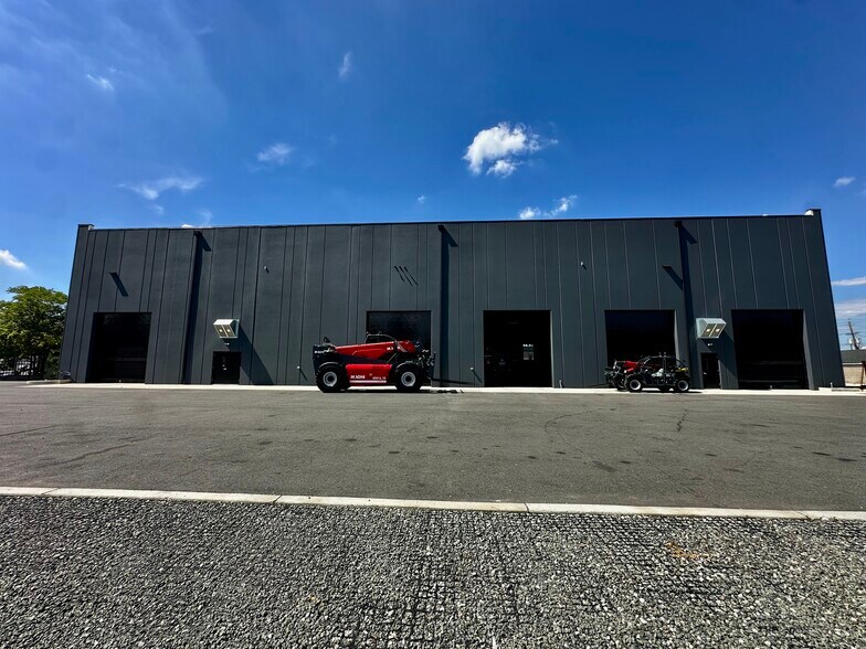 More Photos Of 651 N Michigan Ave, Kenilworth Service For Lease