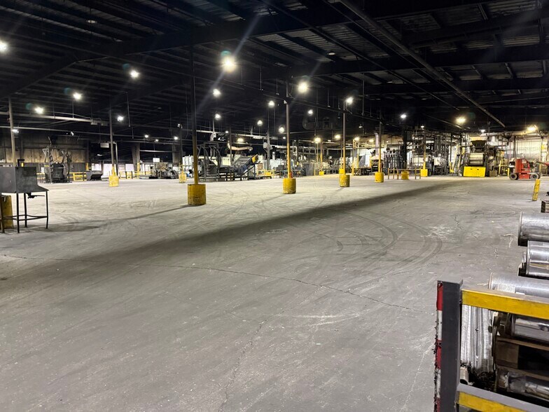 More Photos Of 1300 Industrial Dr, North Vernon Industrial For Lease