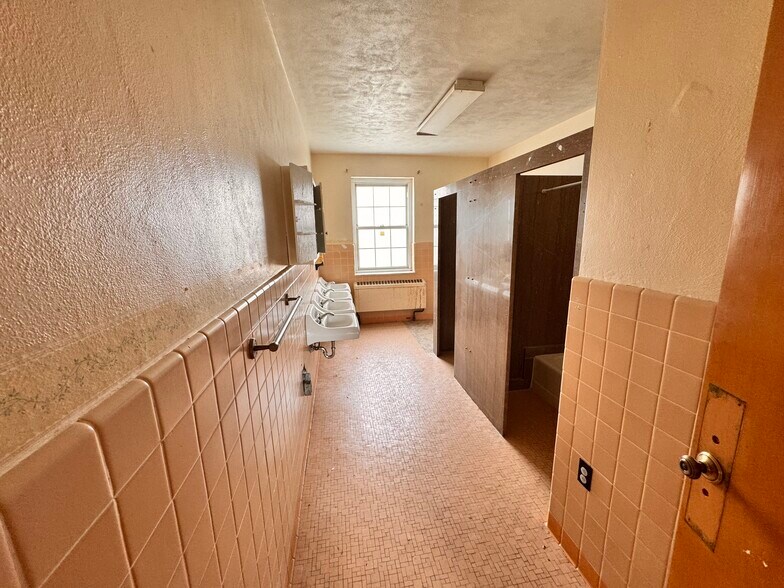 More Photos Of 618 Roswell NW Rd, Carrollton Healthcare For Sale