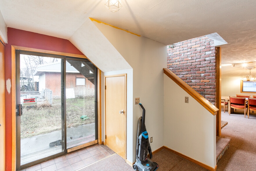 More Photos Of 10623 E Montgomery Dr, Spokane Valley Office Residential For Sale