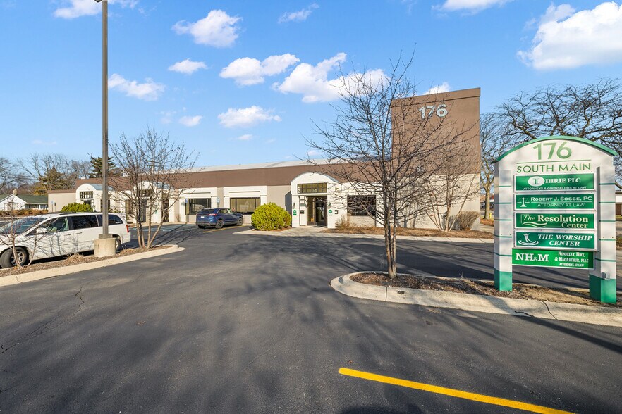 More Photos Of 176 S Main St, Mount Clemens Office For Lease