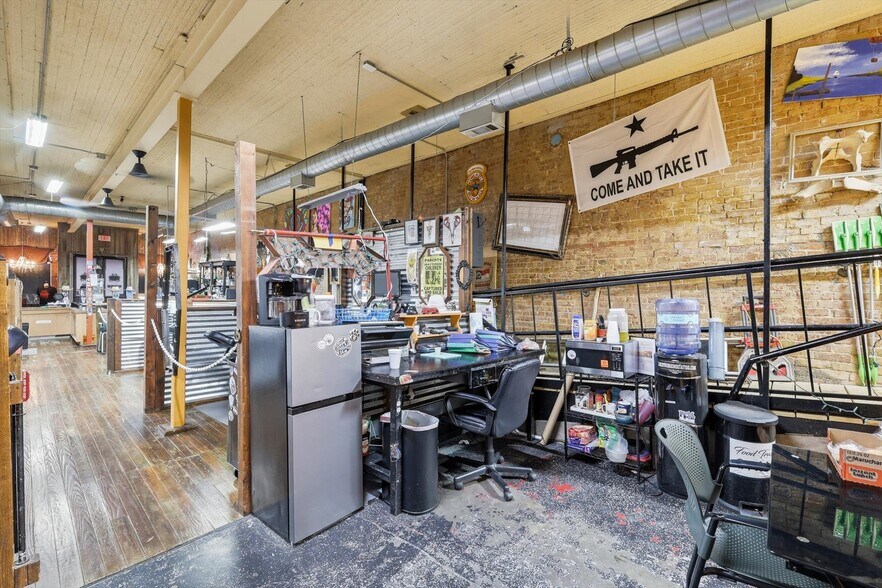 More Photos Of 1426 N Main St, Fort Worth Storefront Retail Office For Lease