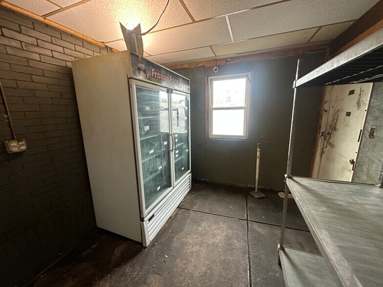 More Photos Of 2201 Hyde Park Blvd, Niagara Falls Restaurant For Sale