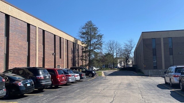 More Photos Of 900 Skokie Blvd, Northbrook Unknown For Lease