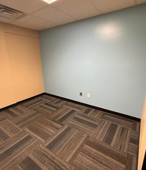 More Photos Of 2705 N 4th St, Flagstaff Office For Sale