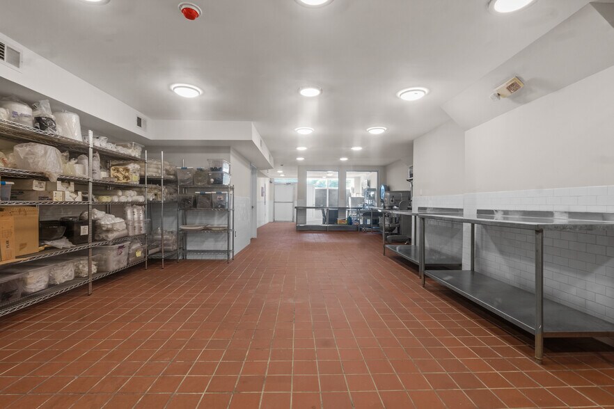 More Photos Of 1011 New York Ave, Union City Storefront Retail Residential For Lease