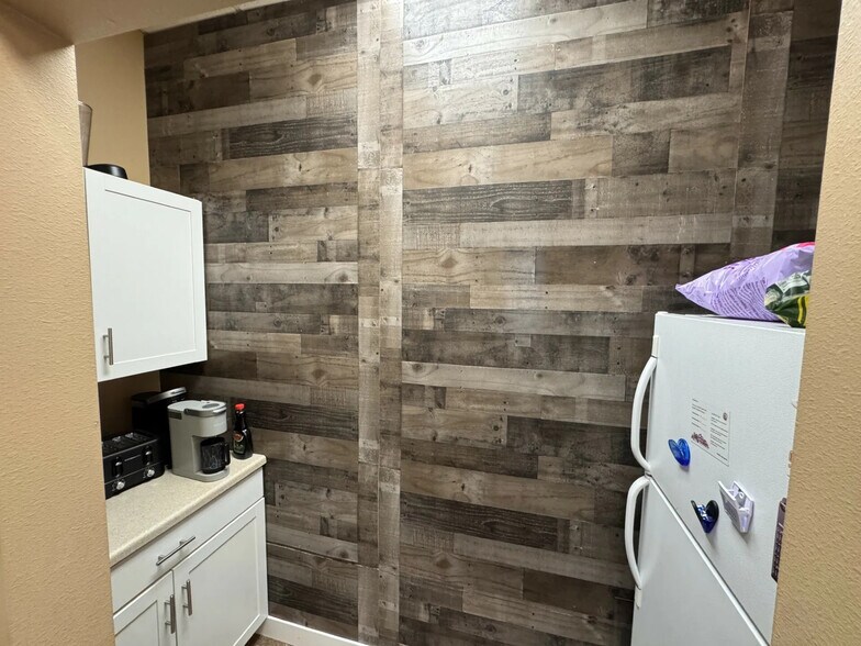 More Photos Of 2200 W 49th St, Sioux Falls Office For Lease