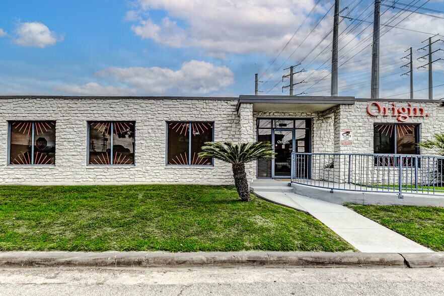 More Photos Of 4950 Terminal St, Bellaire Freestanding For Sale