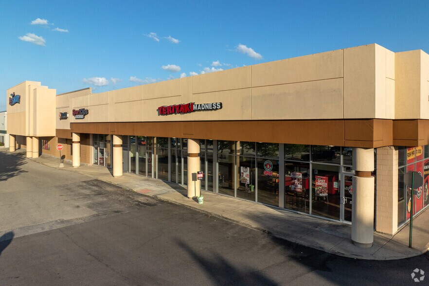 More Photos Of 6409 Grand Ave, Gurnee Storefront Retail Office For Lease