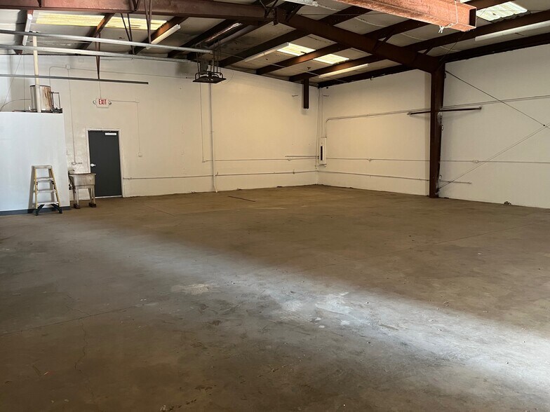 More Photos Of 206 Pecan St, Arlington Auto Repair For Lease
